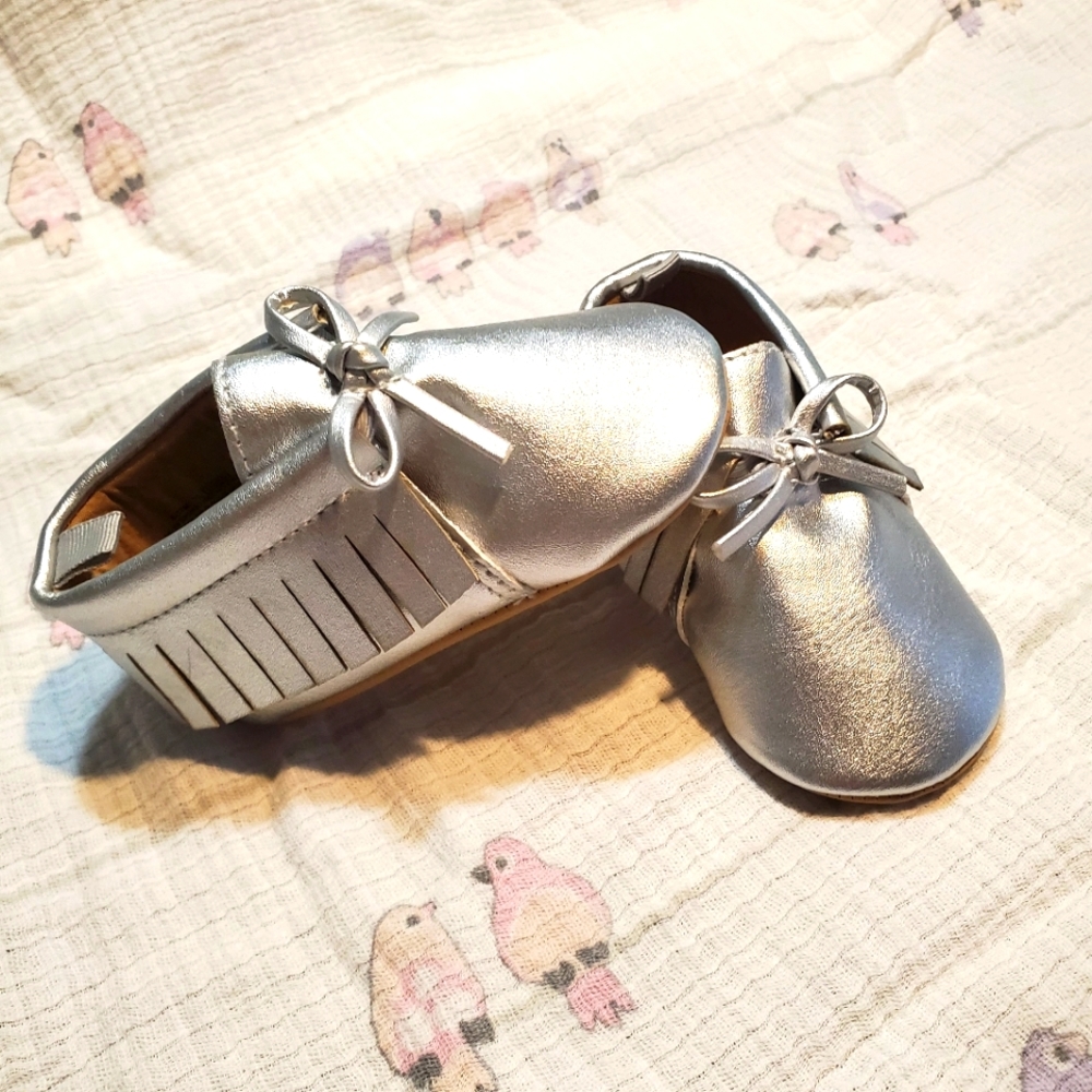 NEW WITHOUT TAG Old Navy baby shoes